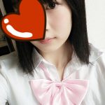 体験入店後初出勤の超純粋黒髪白肌美少女!!まだ何もわからないので優しく教えてあげてください!