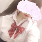 線路に車が落下するくらい想定外の制服美少女をご案内♪