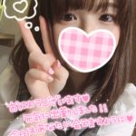 制服少女が疲れ切った街に光を灯す